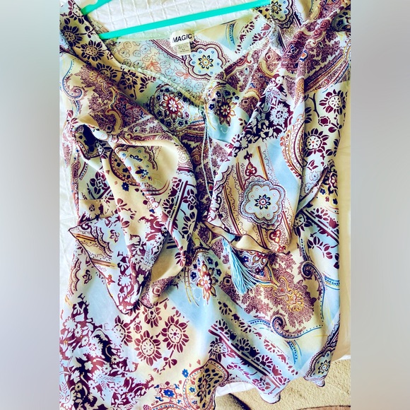 WOMEN’S COLD SHOULDERS BEAUTIFUL TOP SIZE 2X. SOFT FEMININE, COLORFUL FLORALS - Picture 3 of 16